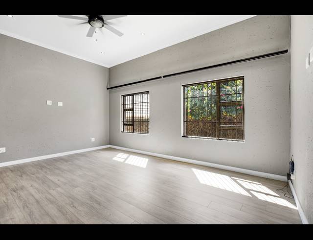 6 BEDROOM HOUSE FOR SALE IN BRYANSTON